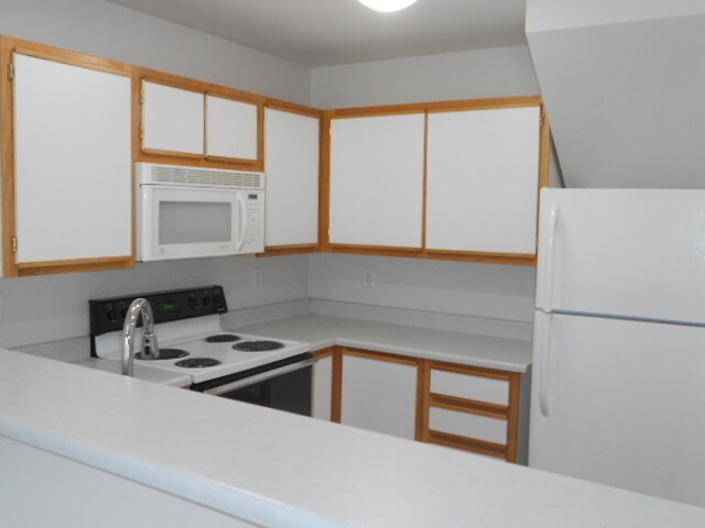 Kitchen - 7157 SW Sagert St