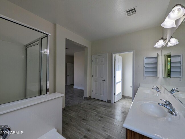 Building Photo - 15432 W Tasha Cir