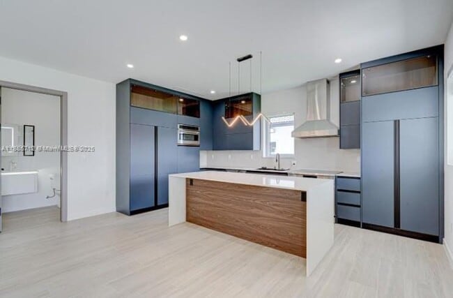 Building Photo - 3900 SW 137th Ct
