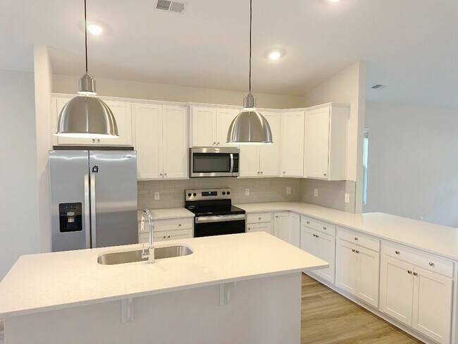 Building Photo - 192 Standing Oaks Dr