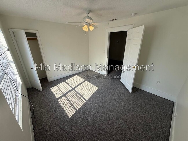 Building Photo - 211 W 59th St