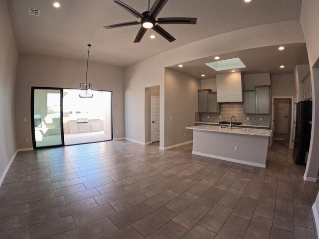 Building Photo - 3729 Santa Clarita Ave