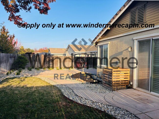 Building Photo - Bright & Stylish Entertainer's Retreat! Single story 3 bed- Plus Bonus Room!!