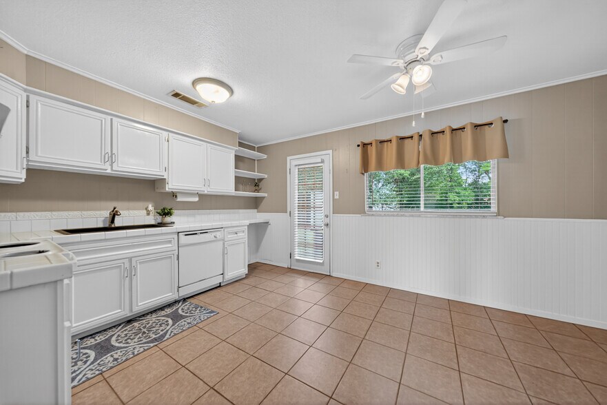 Building Photo - 1511 Milam Dr