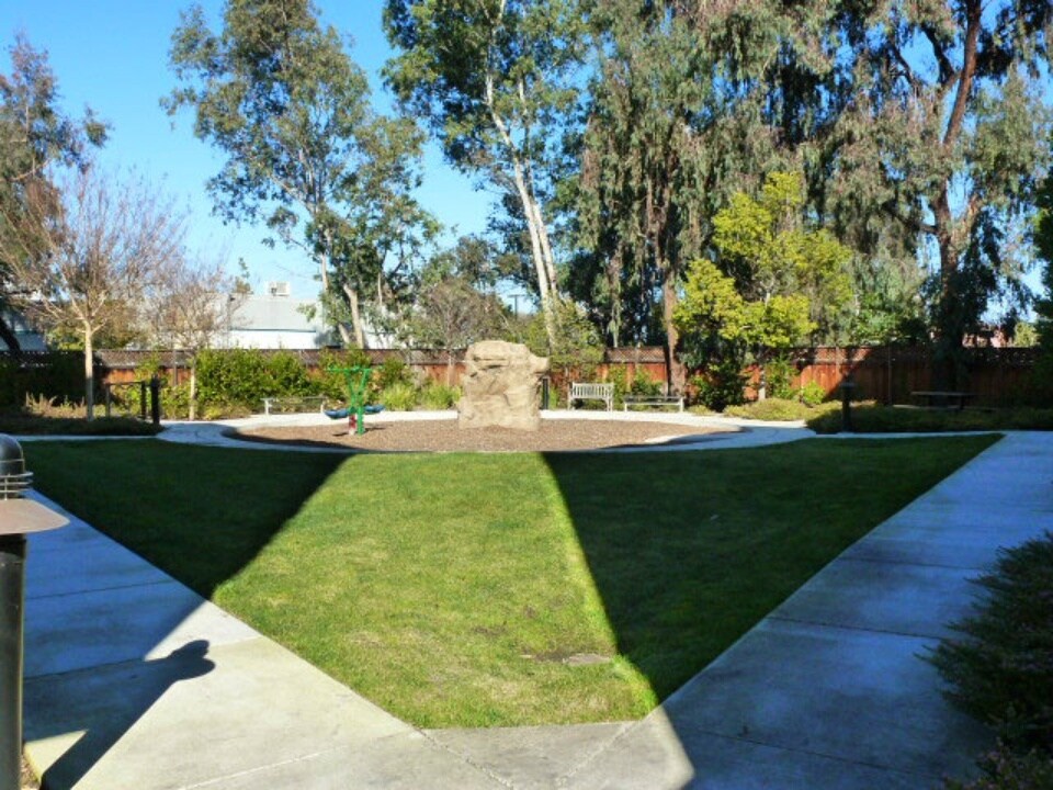 Building Photo - 1121 Tuolumne Lane
