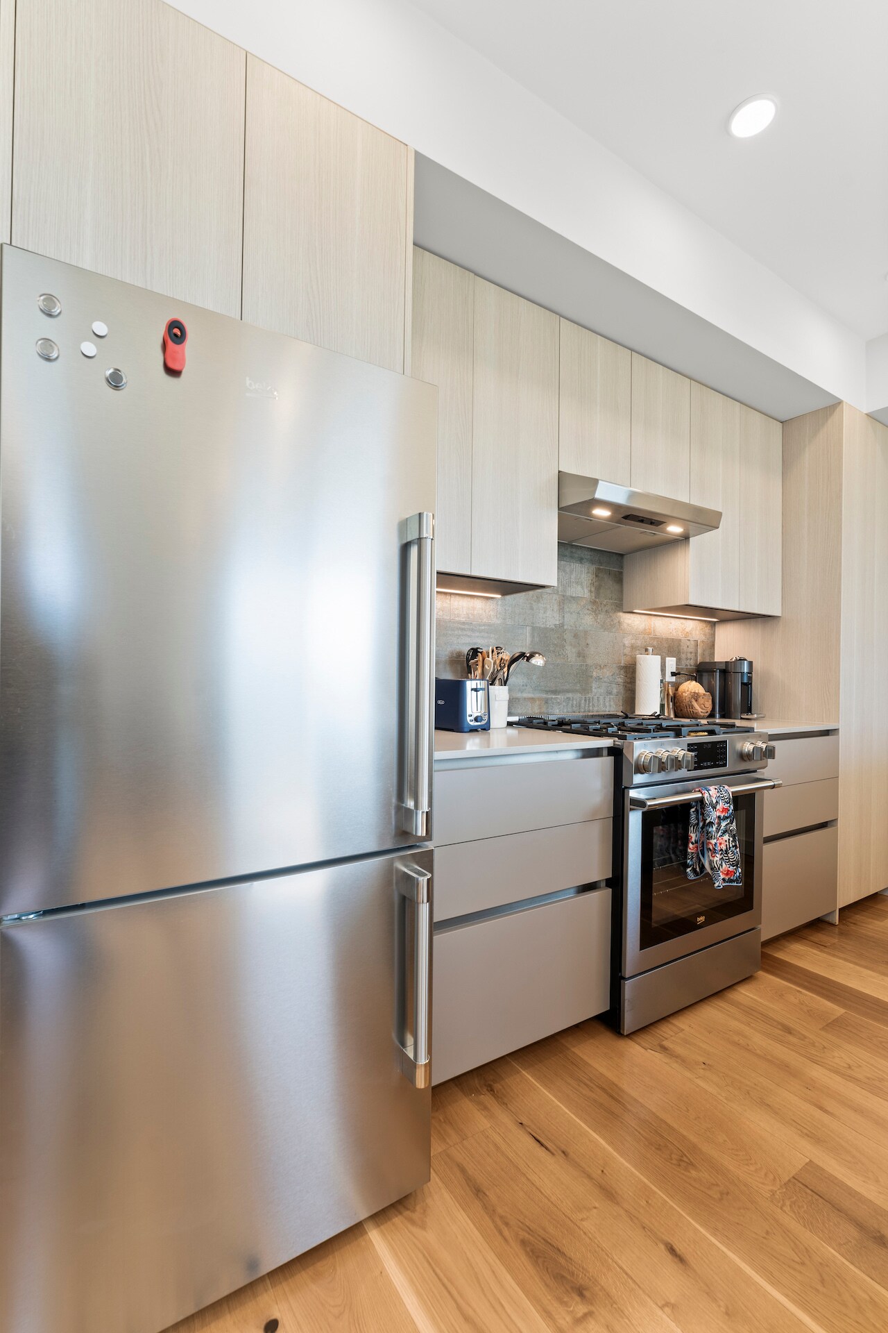 Building Photo - 191 Condor St