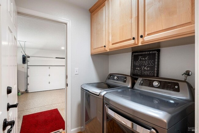 Building Photo - 1051 Stonebridge Dr