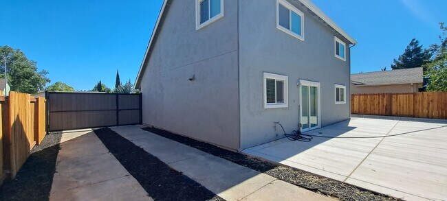 Building Photo - 132 Hyannis Ct