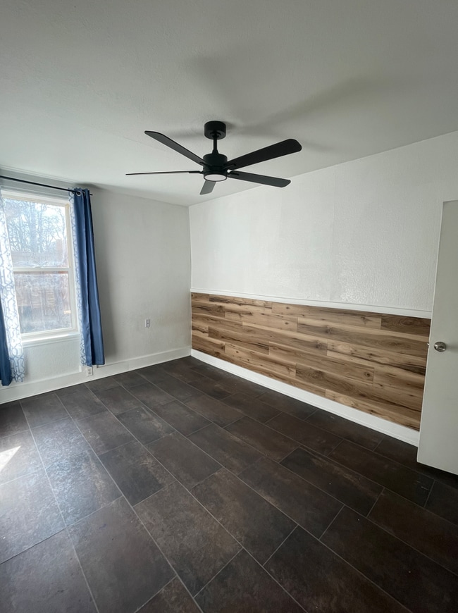 Building Photo - 124 E Evans Ave