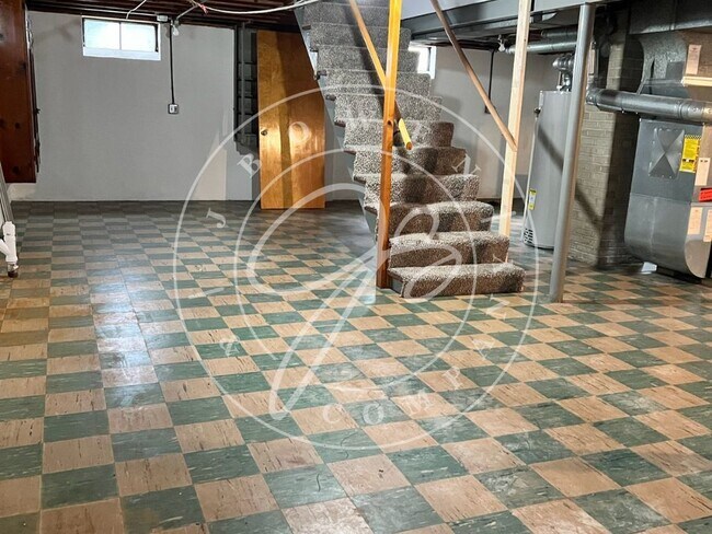 Building Photo - Beautiful 3 bedroom brick home in South Toledo