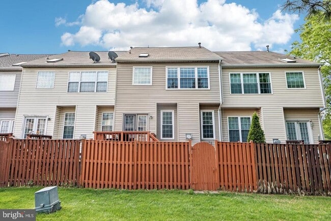 Building Photo - 2403 Fieldcreek Dr