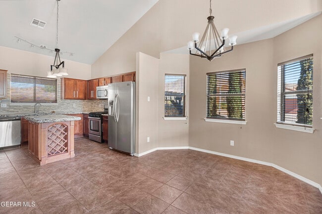 Building Photo - 6609 Parque Del Sol Dr