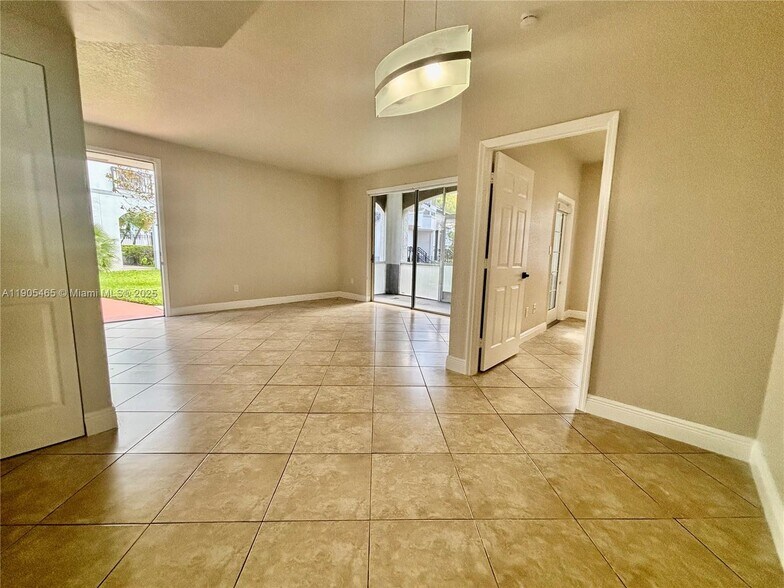 Building Photo - 741 SW 148th Ave