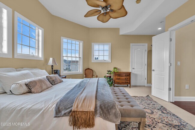 Building Photo - 2 Tradewinds Ln