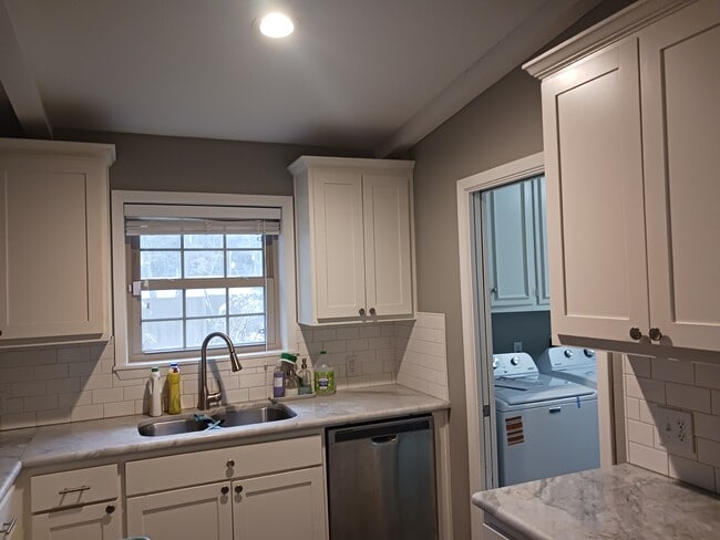 Building Photo - 204 Ralph St