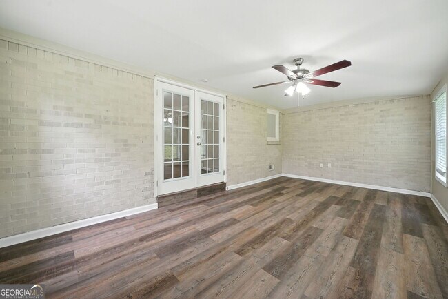 Building Photo - 2493 Miriam Ln