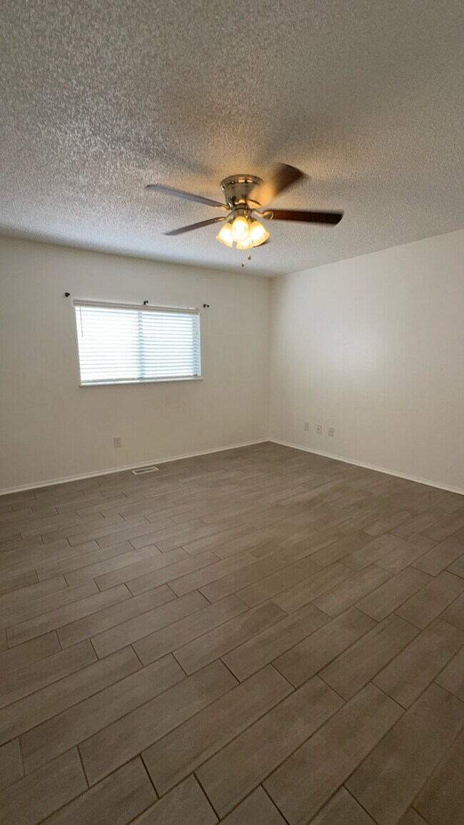 Building Photo - 3 bedroom - Allison