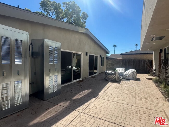 Building Photo - 6441 Satsuma Ave