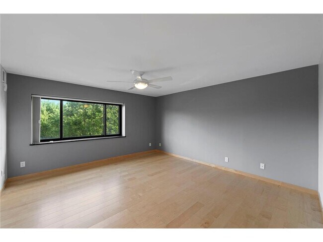 Building Photo - 2885 Knox Ave S