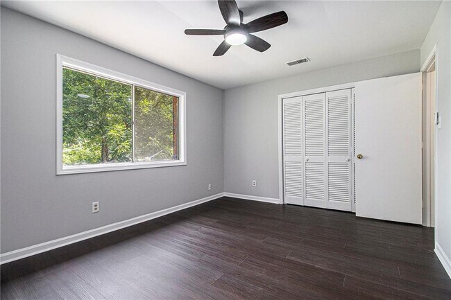 Building Photo - 2430 Coosawattee Dr NE