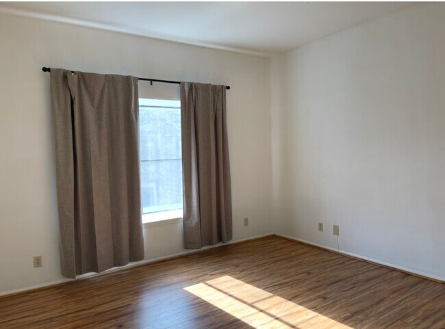 Building Photo - 2209 S Braeswood Blvd