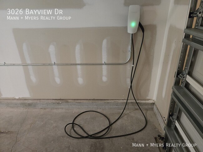 Building Photo - 3026 Bayview Dr