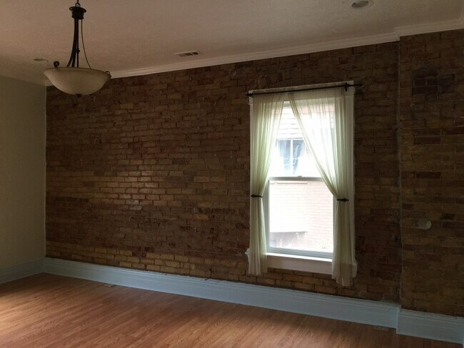 Building Photo - 332 S Elizabeth St