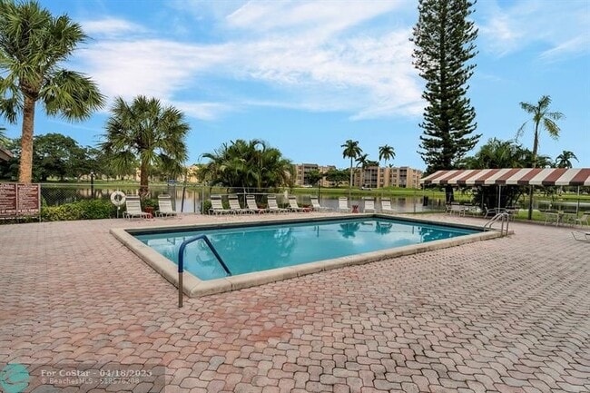 Building Photo - 9430 Poinciana Pl
