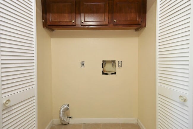 Building Photo - 2115 E Weldon Dr