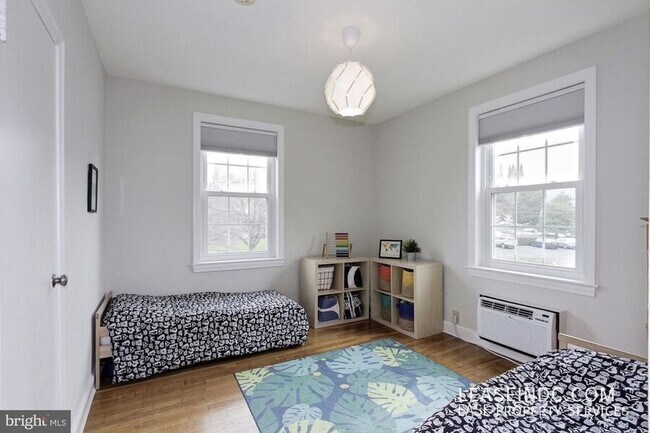 Building Photo - 3051 Idaho Ave NW