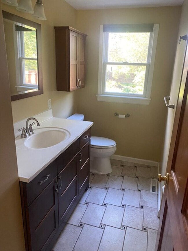 Building Photo - 124 Maxwell Ave