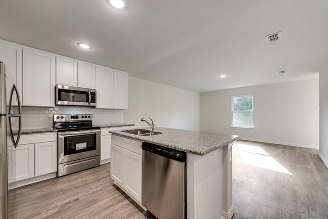 Building Photo - 123 Vista Rd