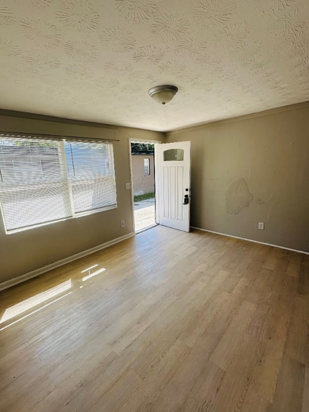 Building Photo - 1659 Union St W