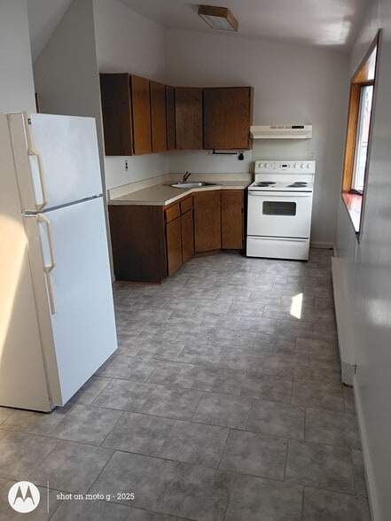 Building Photo - 998 Sanford Ave