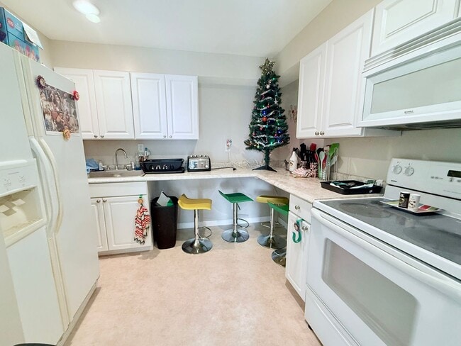 Building Photo - 5 Bed 3 Bath House in Waverly, IA