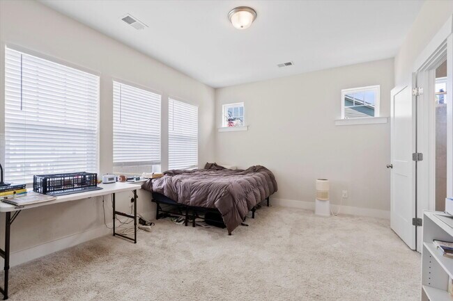 Building Photo - "Charming Townhouse within Carnes Crossroa...