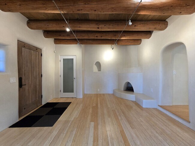 Building Photo - 624 Alto St