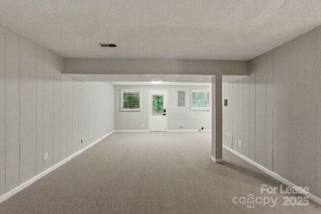 Building Photo - 7016 Wannamaker Ln