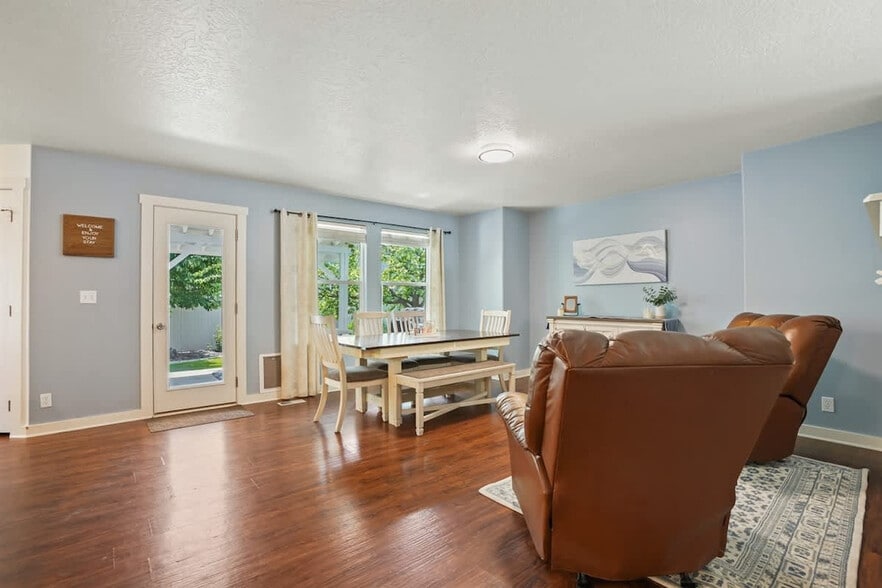 Building Photo - 11230 Silver River Loop