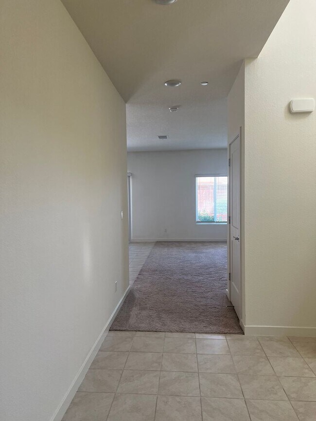 Building Photo - 1095 Wake Forest Ct