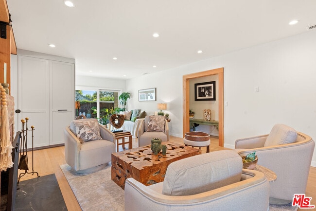 Building Photo - 11314 Homedale St