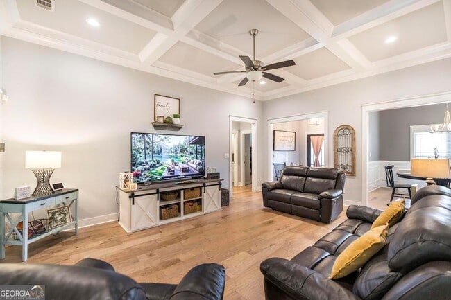 Building Photo - 306 Rustic Live Oak Trl