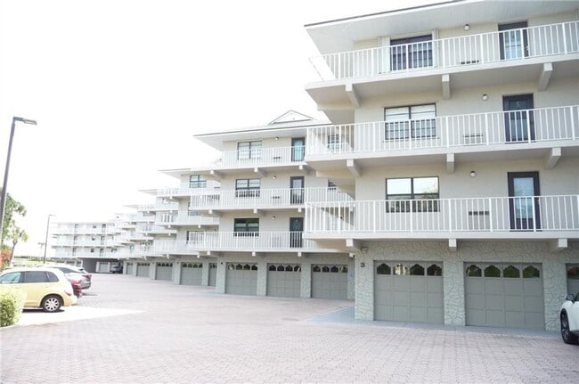 Building Photo - 5300 Jimmy Buffett Mem Hwy