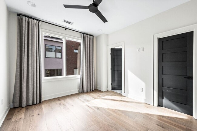 Building Photo - Stunning 3BE/3.5BA brownstone in the heart of historic Germantown!