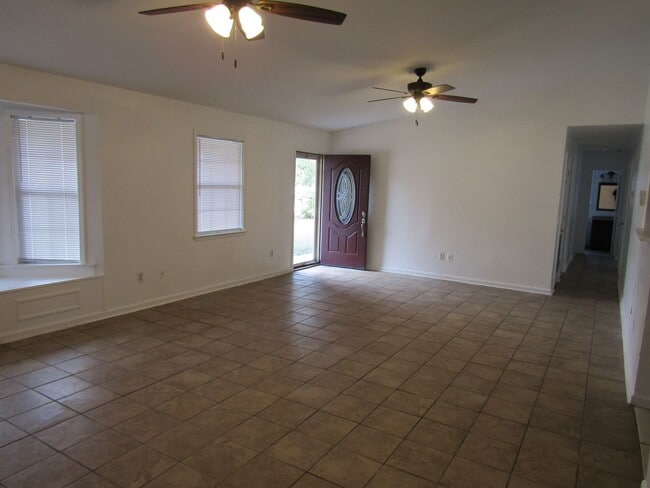 Building Photo - 1087 Desert Shield St