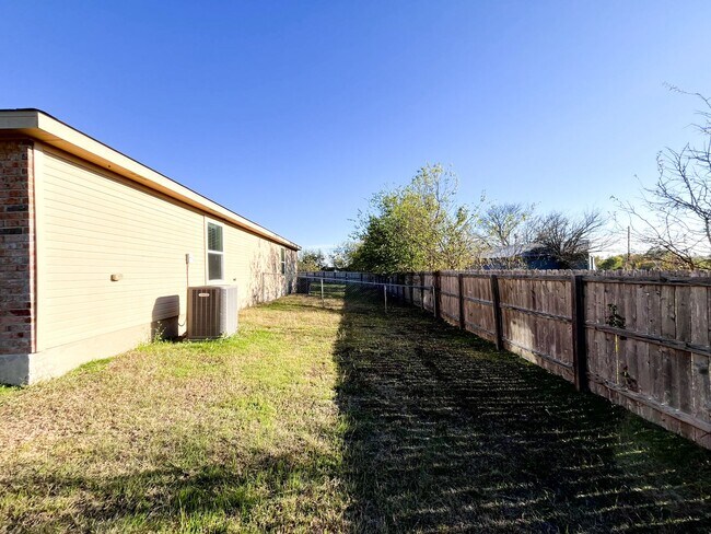 Building Photo - 1519 Justin Lp