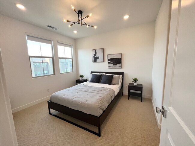 Building Photo - 1100 Lasso Way