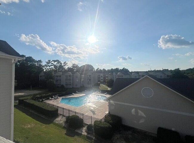 Building Photo - Freshly Painted! New Luxury Vinyl Plank Fl...