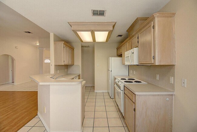 Building Photo - 3805 Julia Cir
