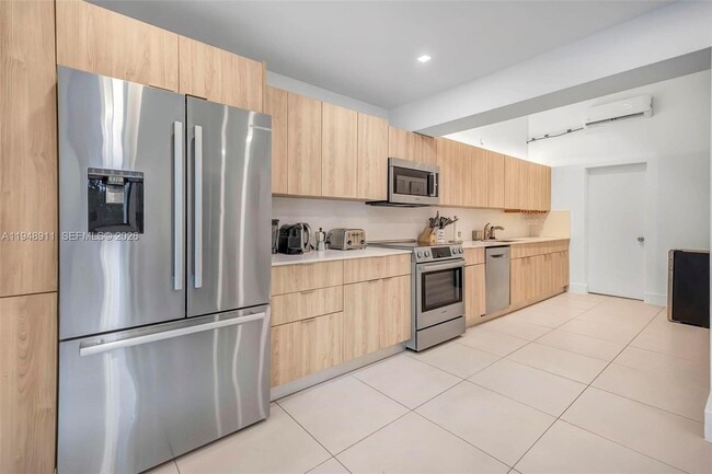 Building Photo - 870 NE 82nd St